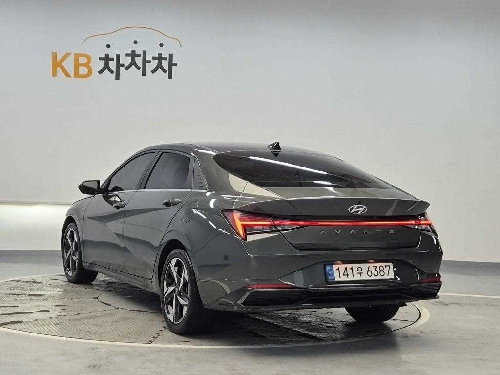 HYUNDAI Avante - Vista 2