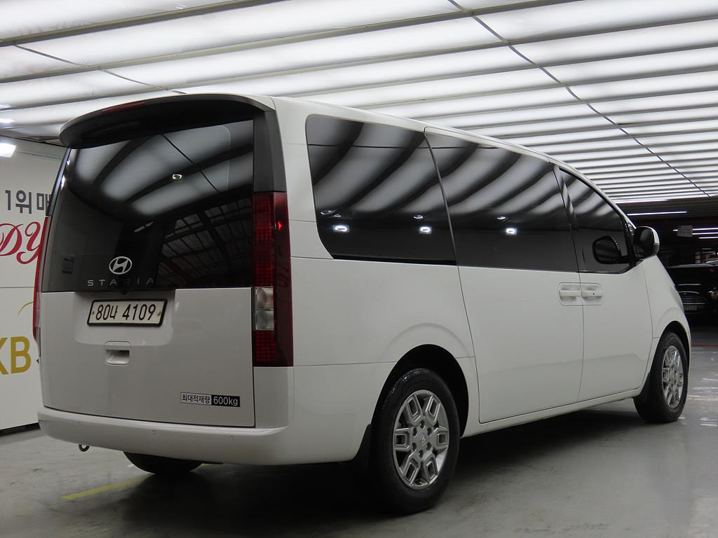 HYUNDAI Staria - Vista 4