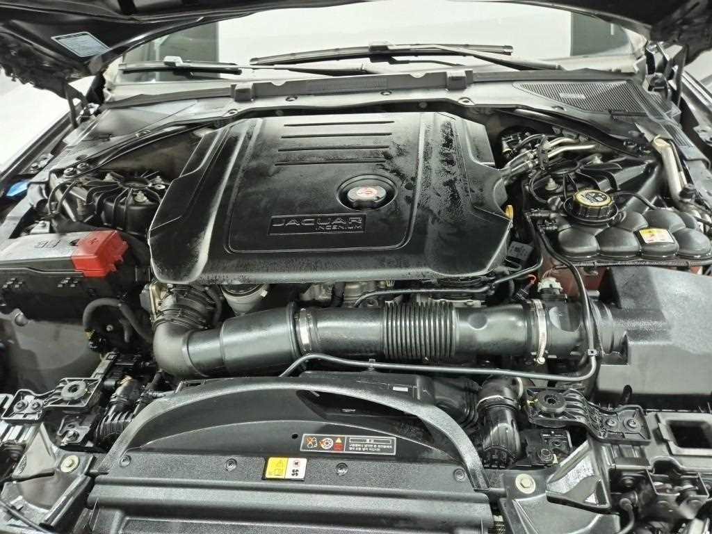 Jaguar XE - Vista 5