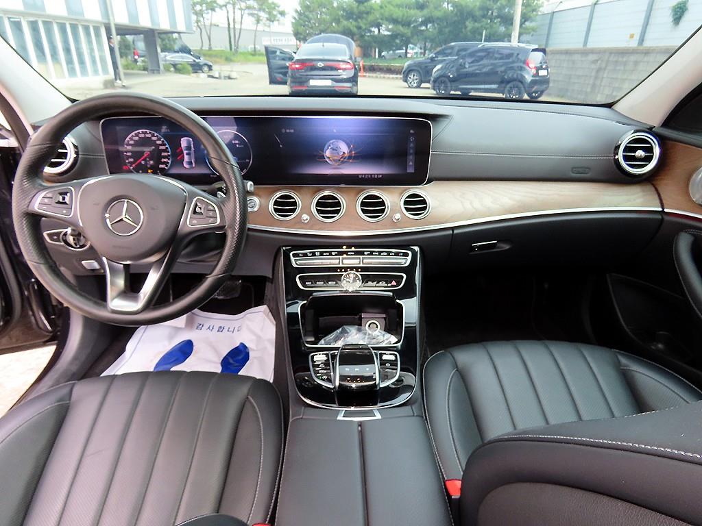 Mercedes Benz E class - Vista 7