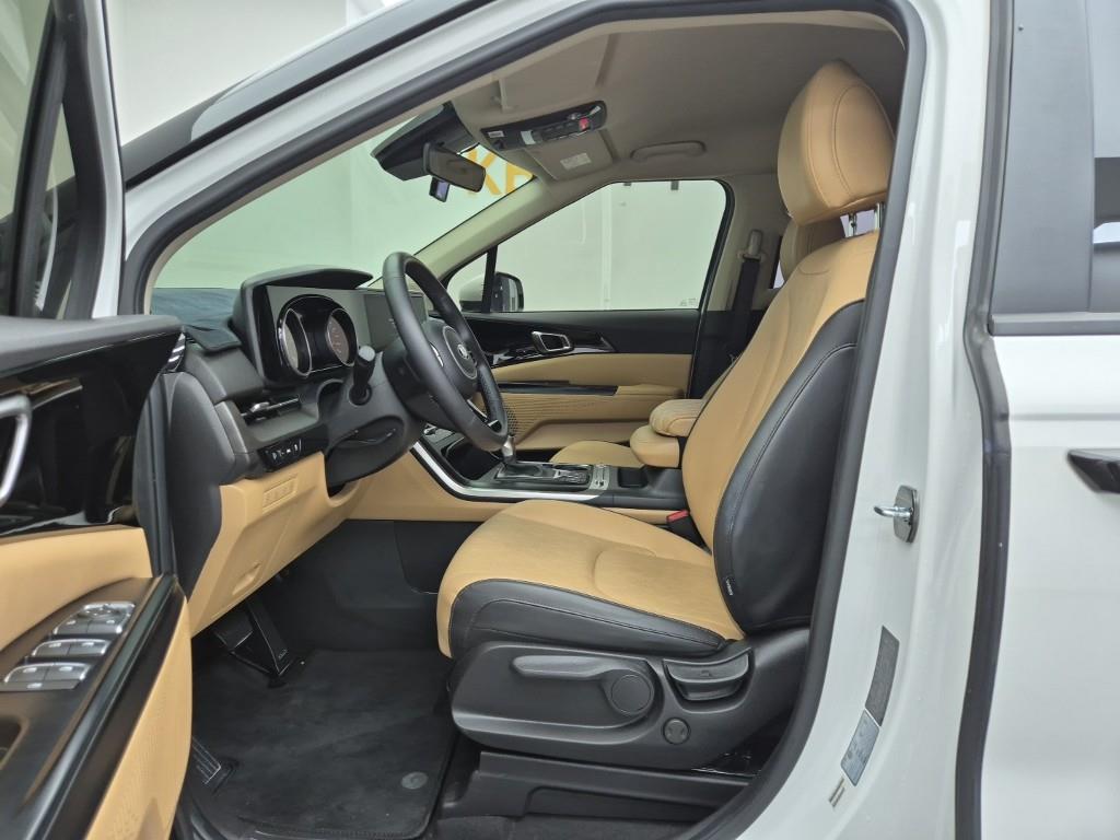 KIA Carnival - Vista 11