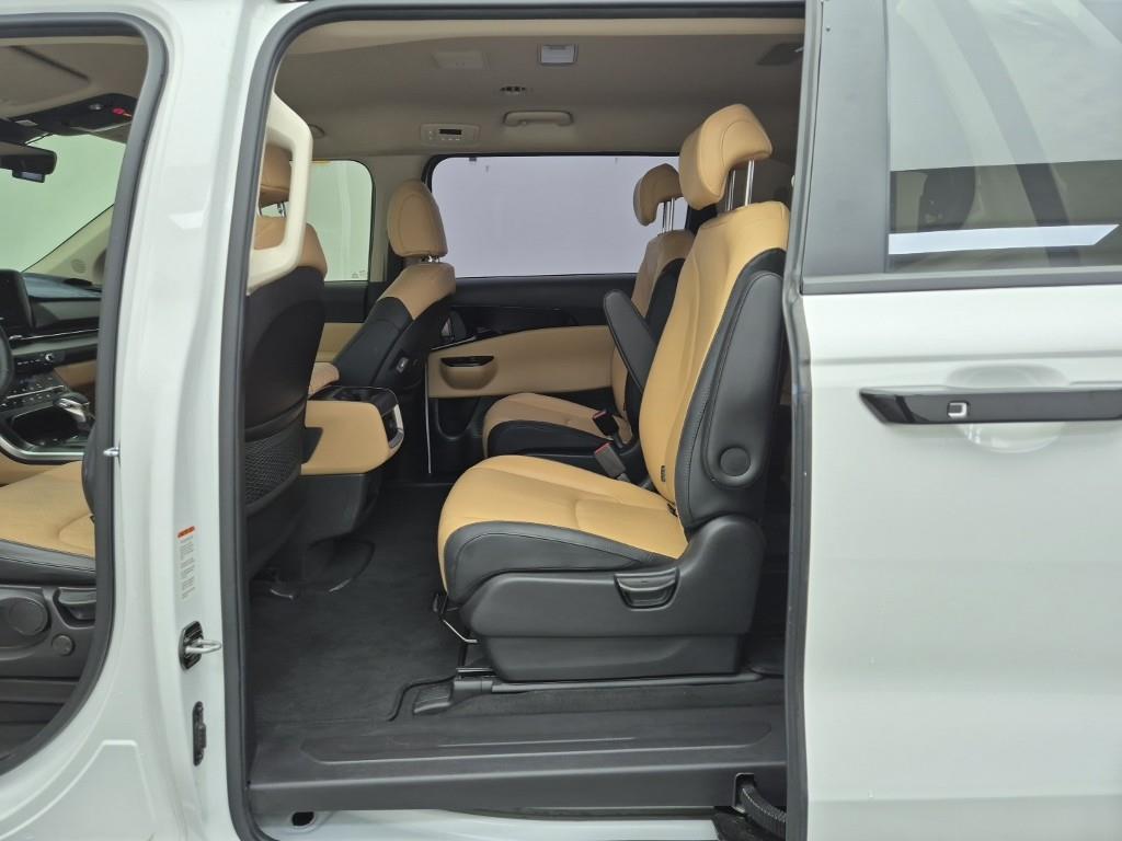KIA Carnival - Vista 12