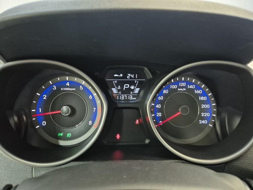 HYUNDAI Avante - Vista 6