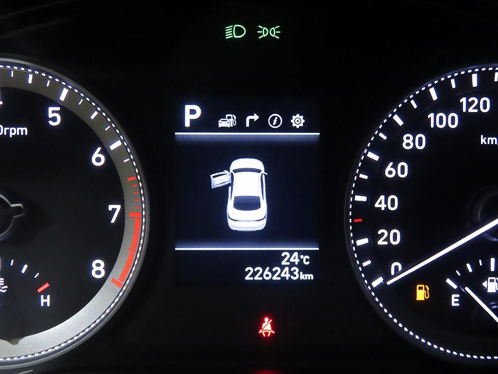 HYUNDAI Grandeur - Vista 9