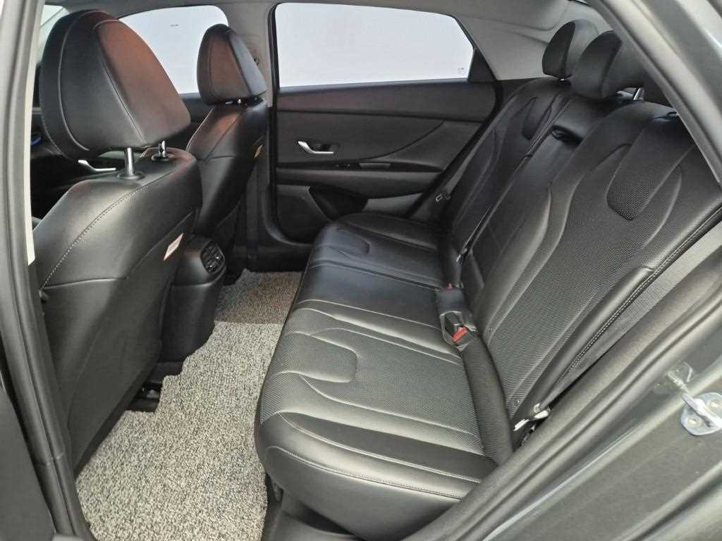HYUNDAI Avante - Vista 12