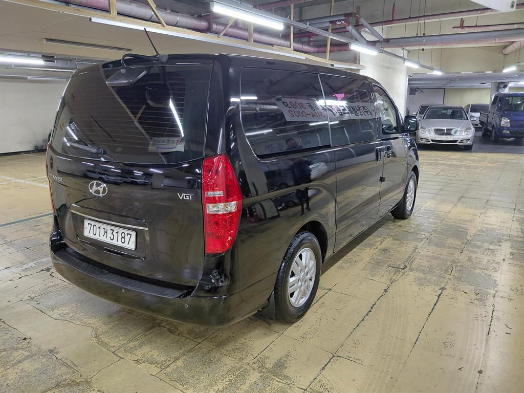 HYUNDAI Starex - Vista 4