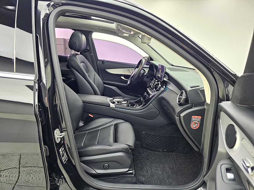 Mercedes Benz GLC Class - Vista 11