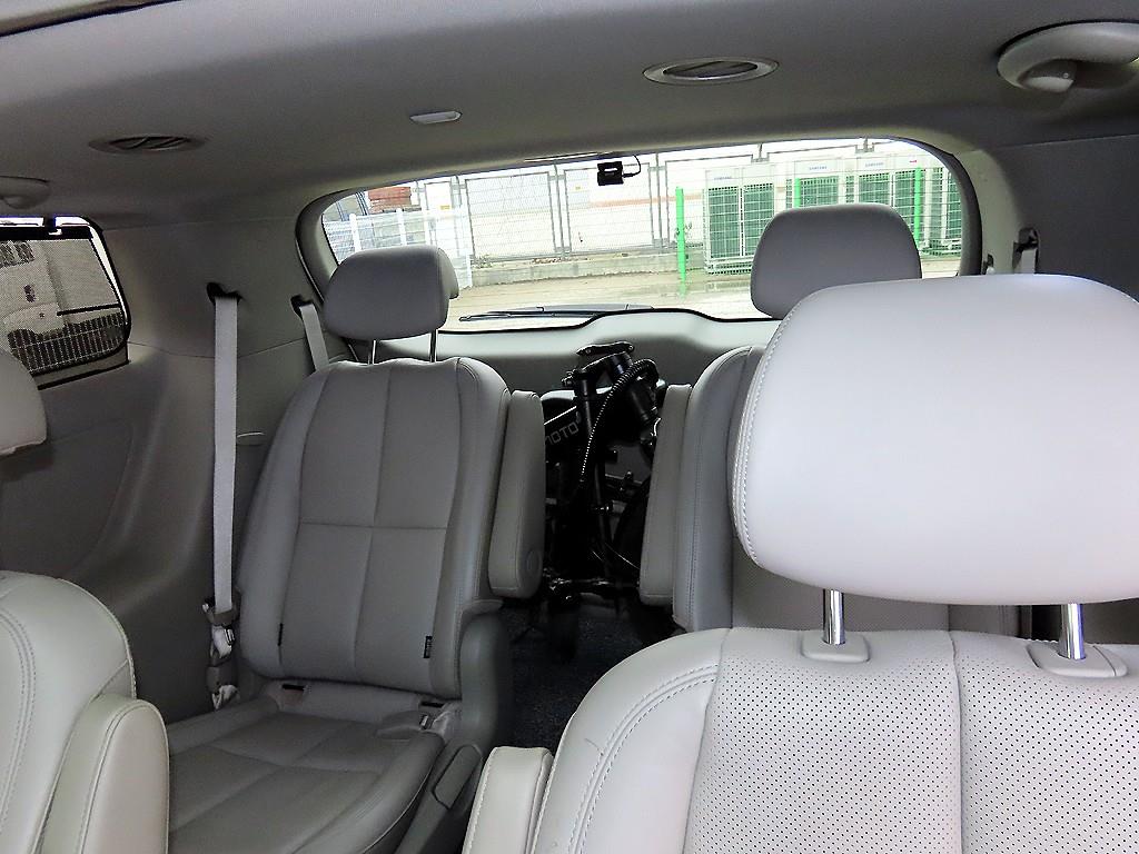 KIA Carnival - Vista 7