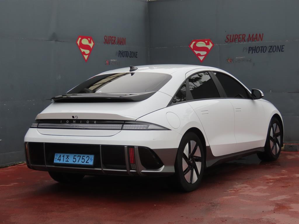 HYUNDAI Ioniq 6 - Vista 5