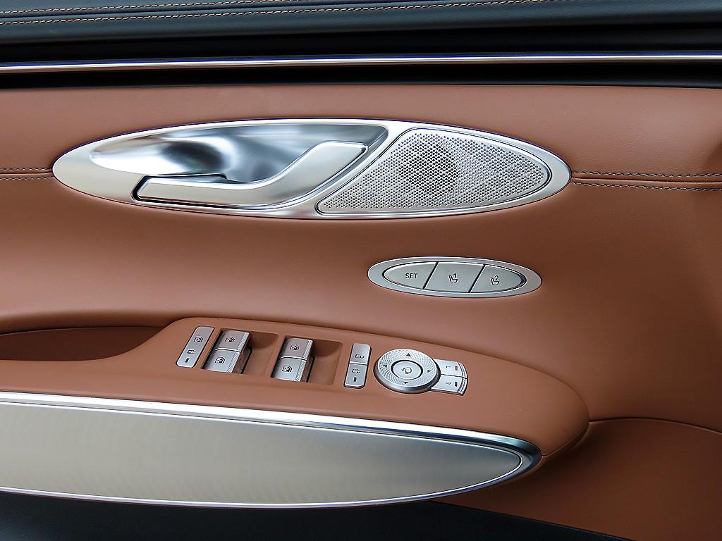 Genesis GV70 - Vista 11