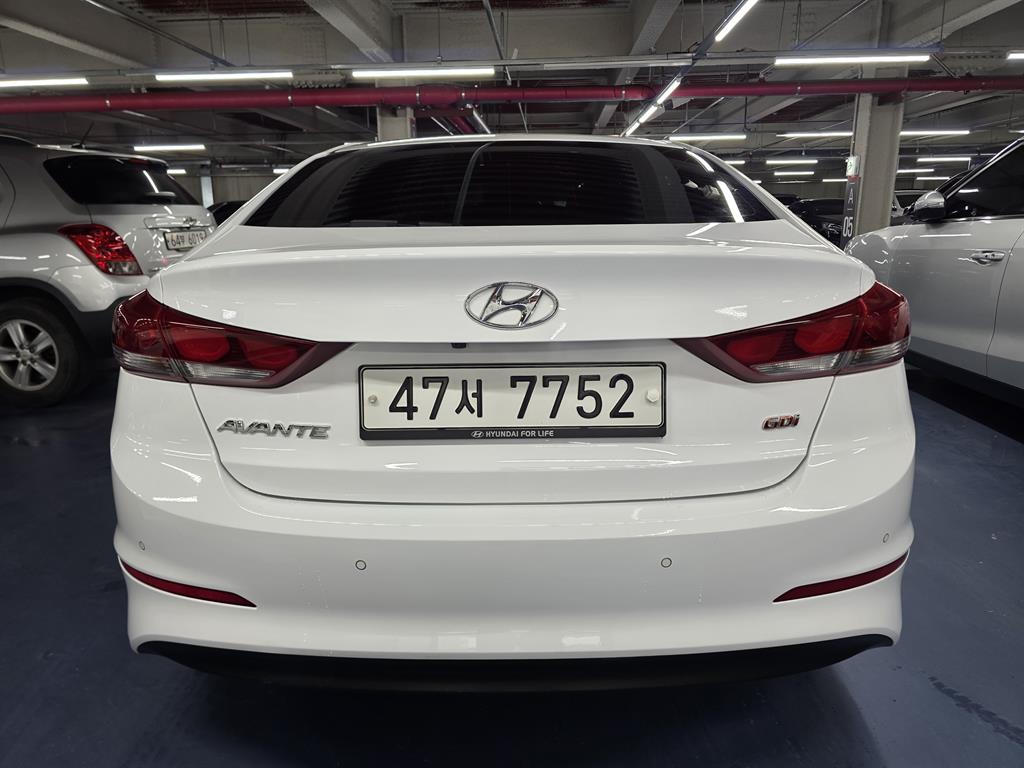 HYUNDAI Avante - Vista 5