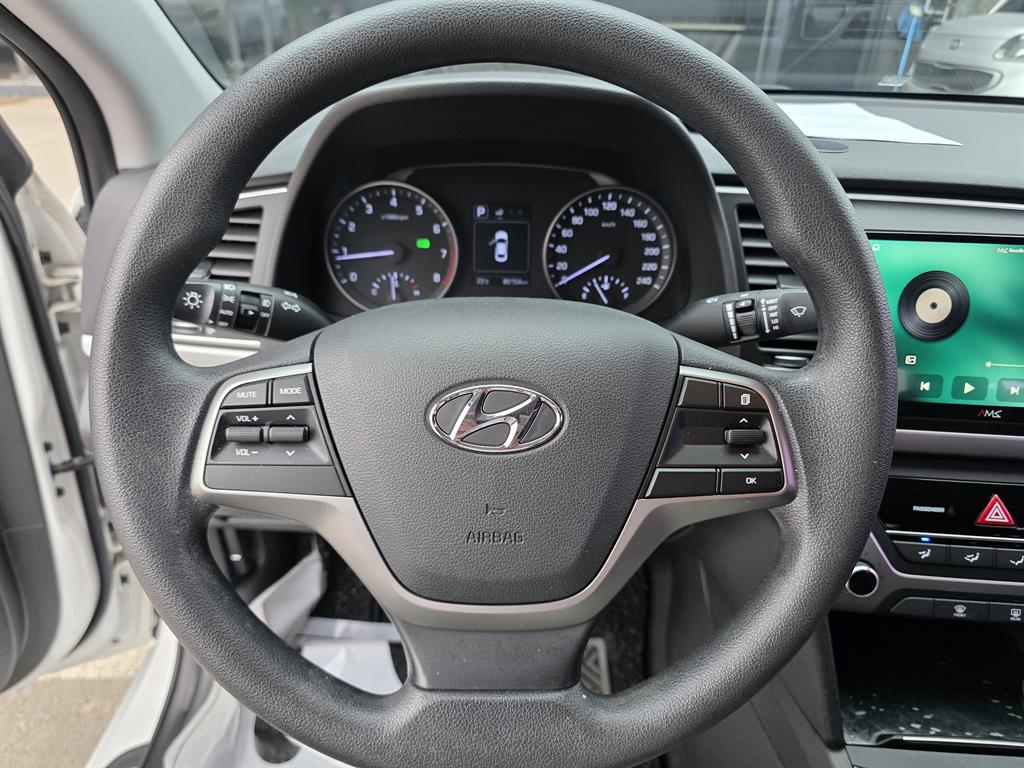 HYUNDAI Avante - Vista 11