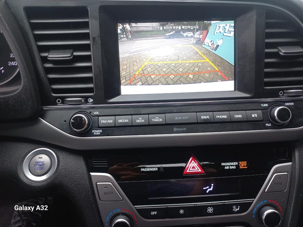 HYUNDAI Avante - Vista 10