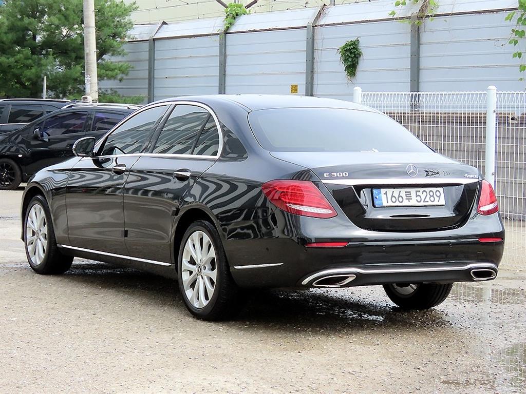 Mercedes Benz E class - Vista 3