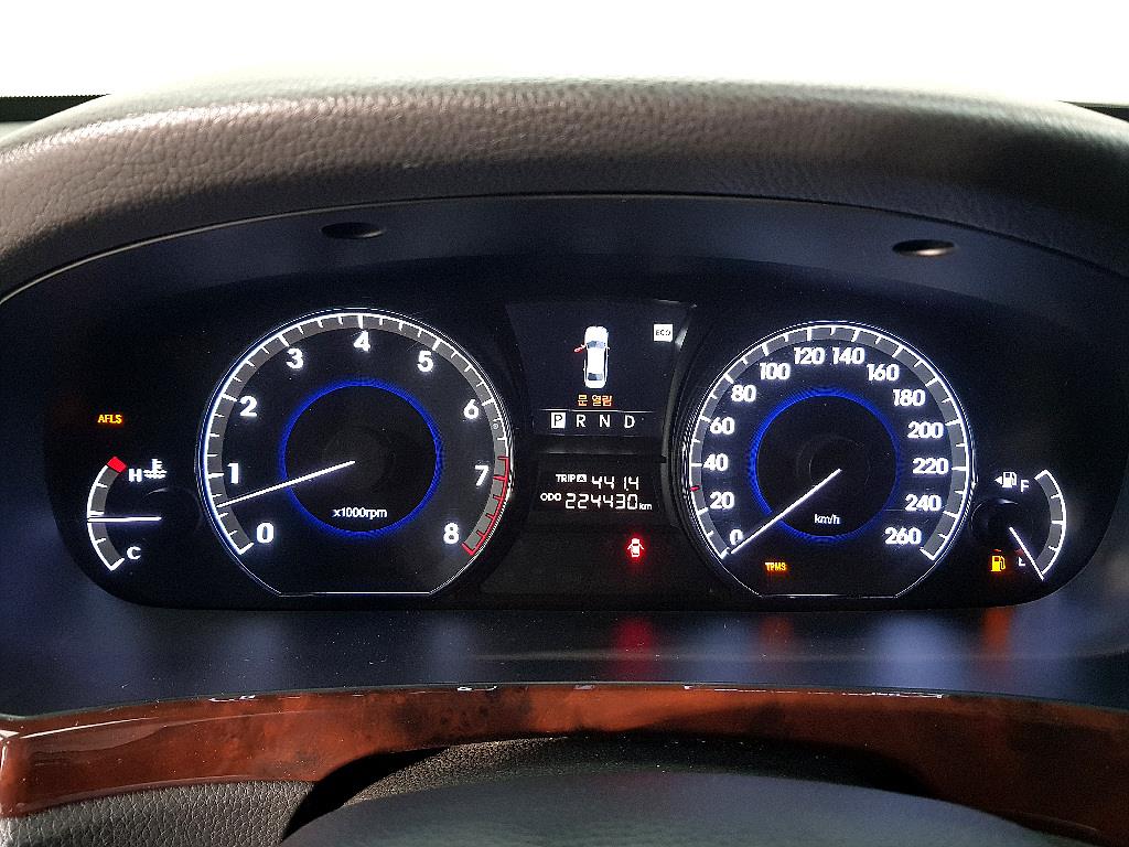 HYUNDAI Equus - Vista 7