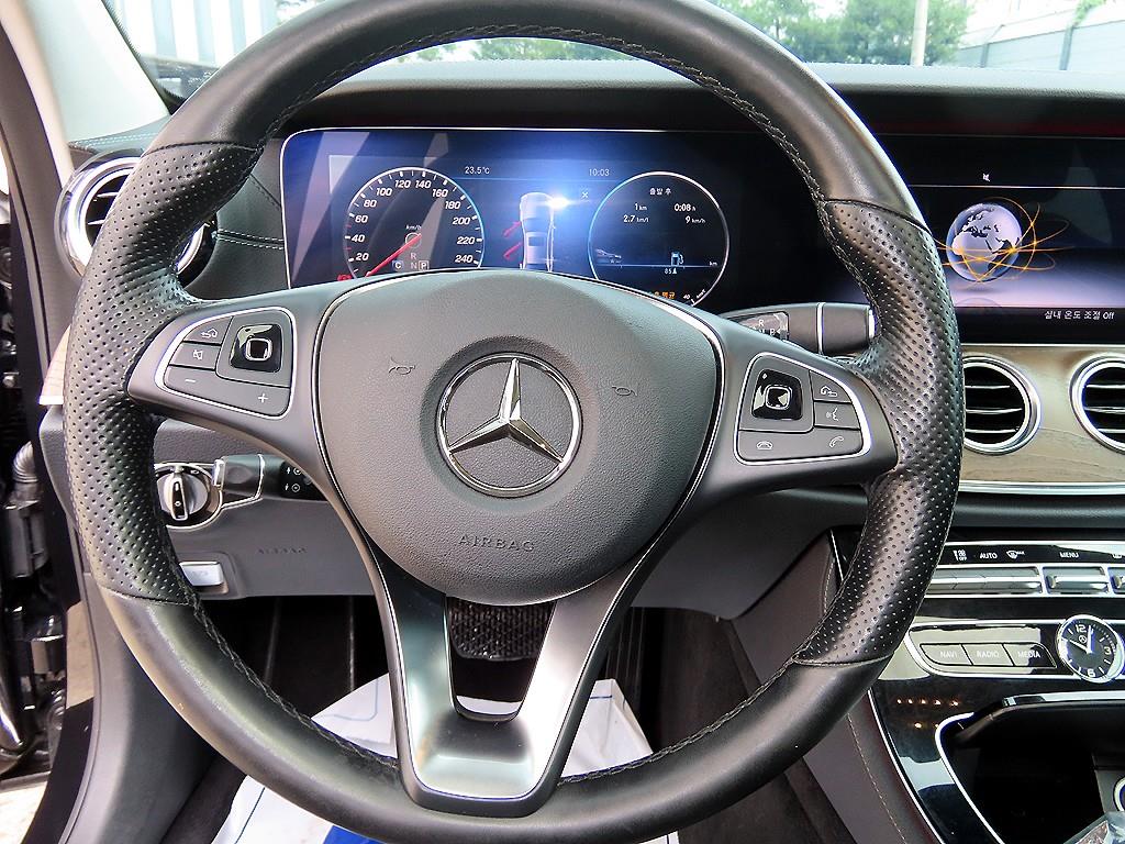 Mercedes Benz E class - Vista 8