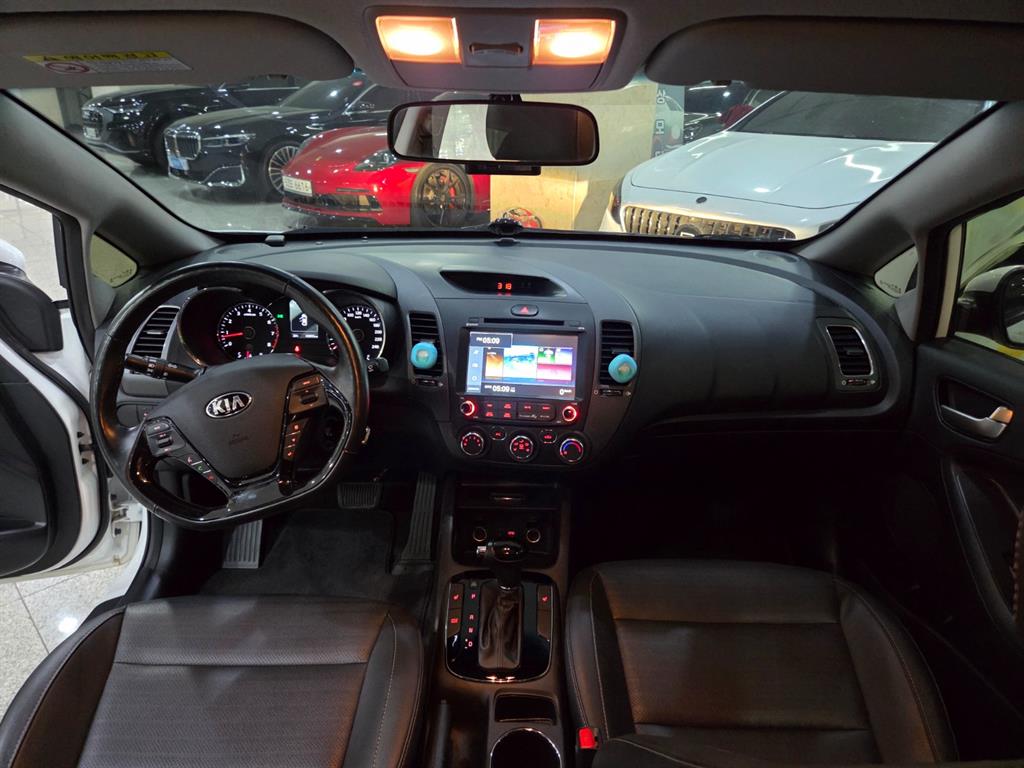 KIA K3 - Vista 8