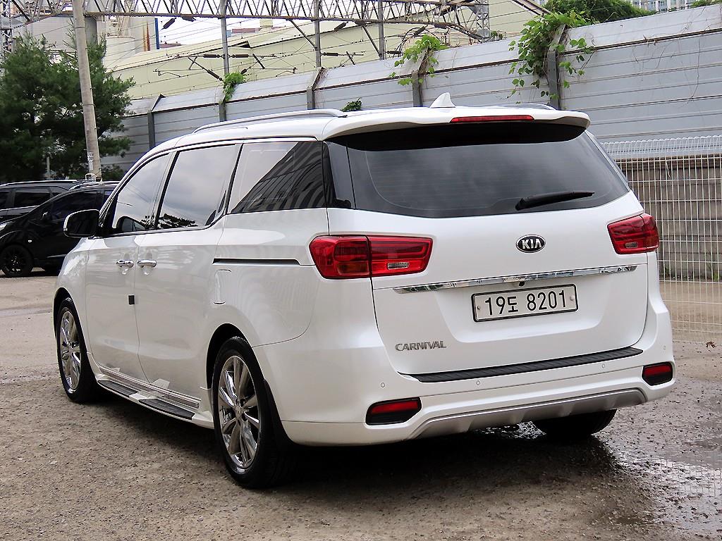KIA Carnival - Vista 3