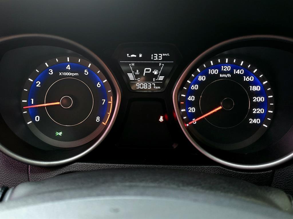 HYUNDAI Avante - Vista 8