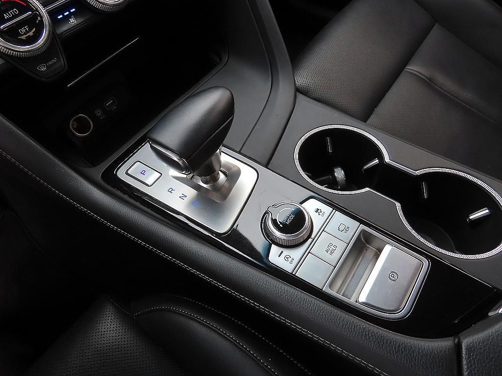 Genesis G70 - Vista 10