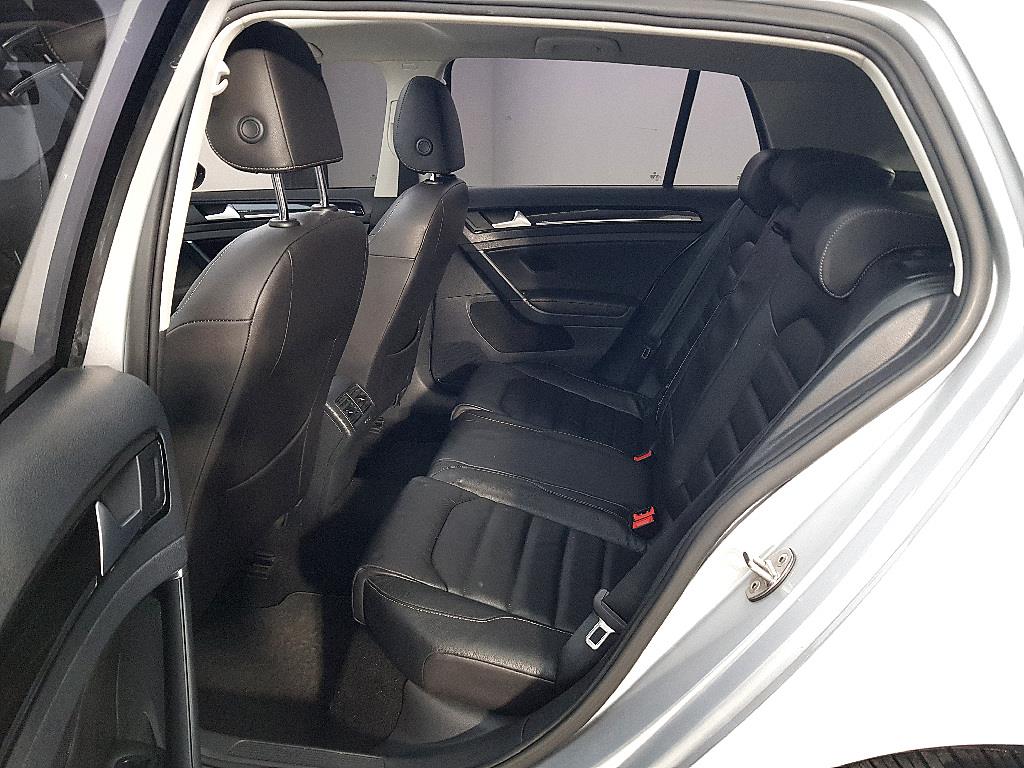 Volkswagen Golf - Vista 9