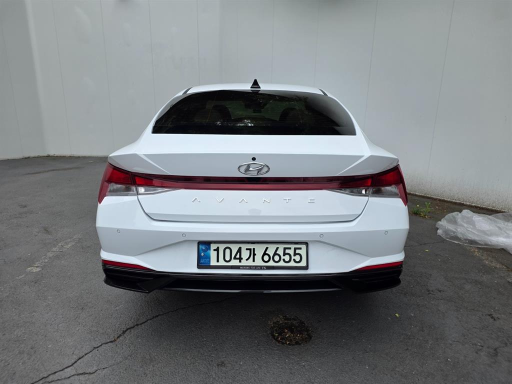 HYUNDAI Avante - Vista 3