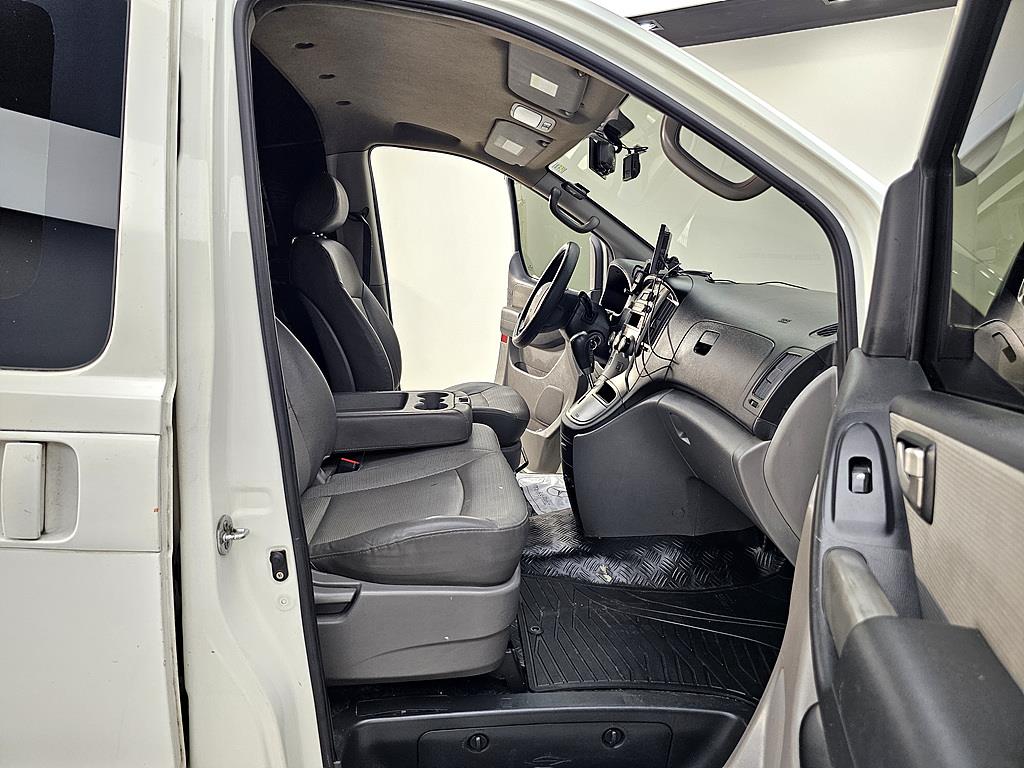 HYUNDAI Starex - Vista 5
