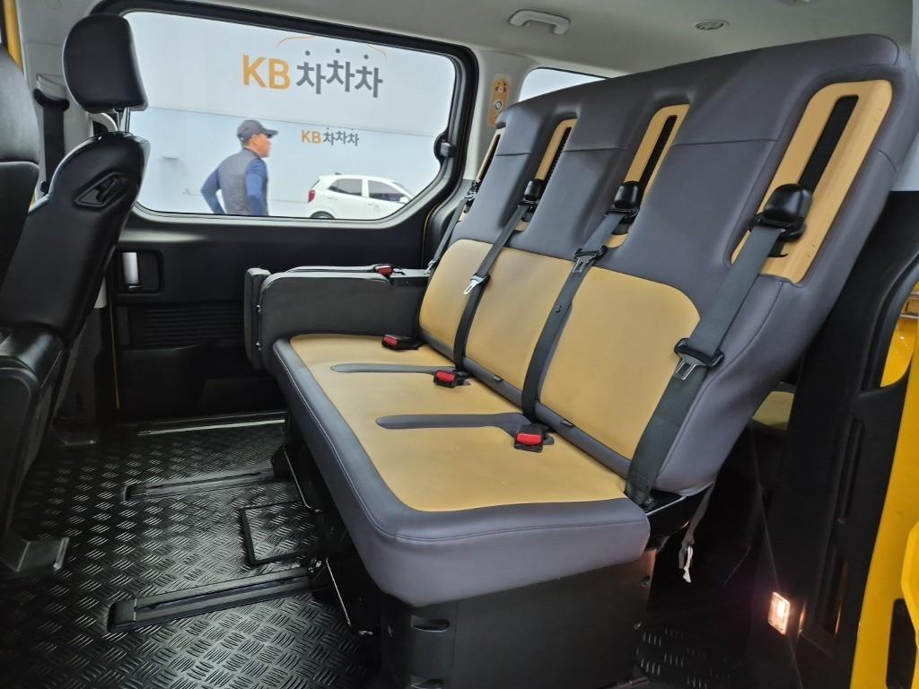 HYUNDAI Staria - Vista 12