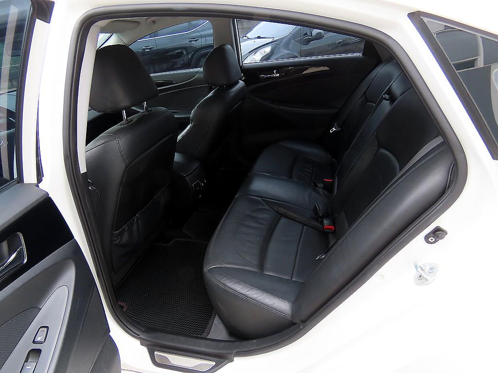 HYUNDAI Sonata - Vista 6