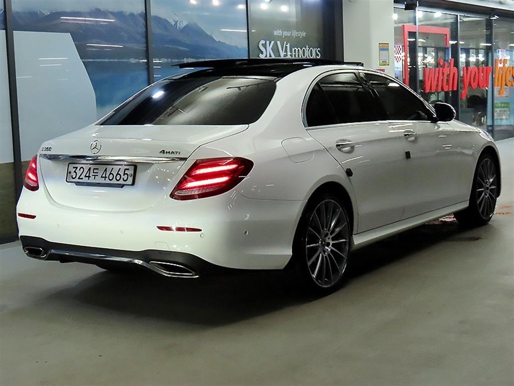 Mercedes Benz E class - Vista 4