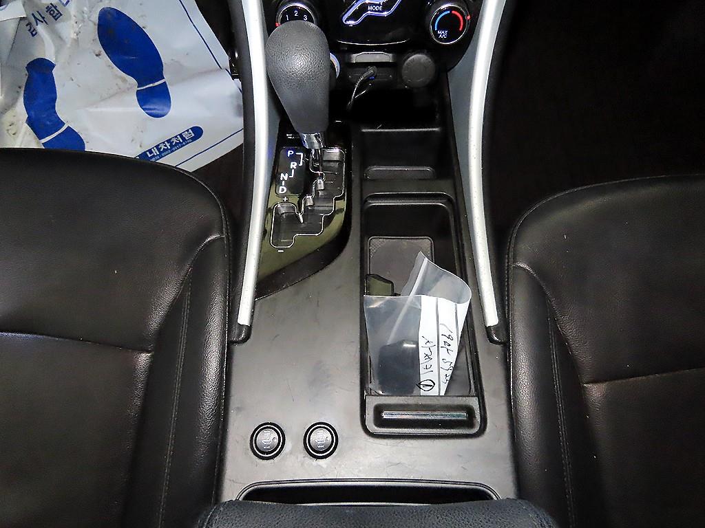 HYUNDAI Sonata - Vista 12