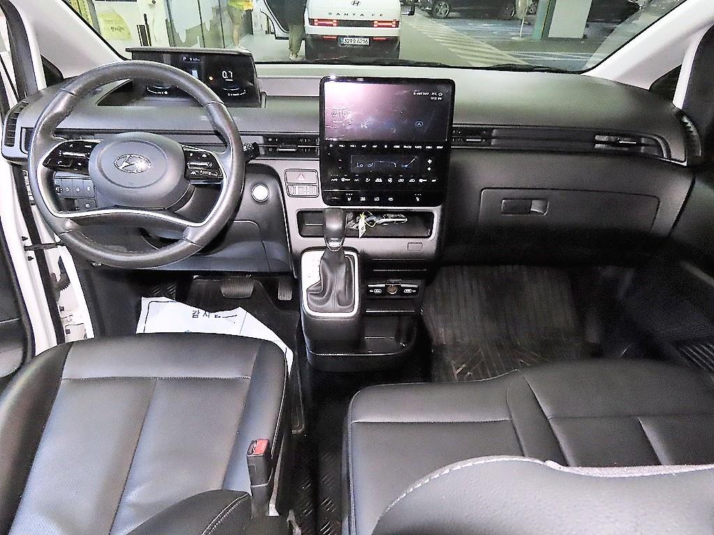 HYUNDAI Staria - Vista 10