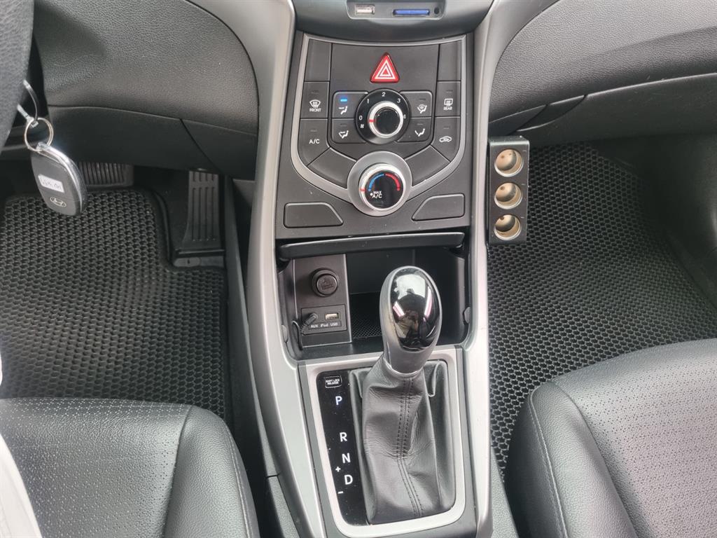 HYUNDAI Avante - Vista 12