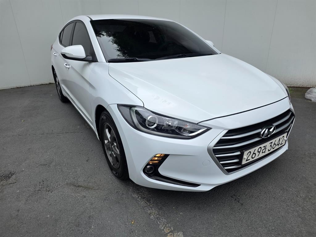 HYUNDAI Avante - Vista 2