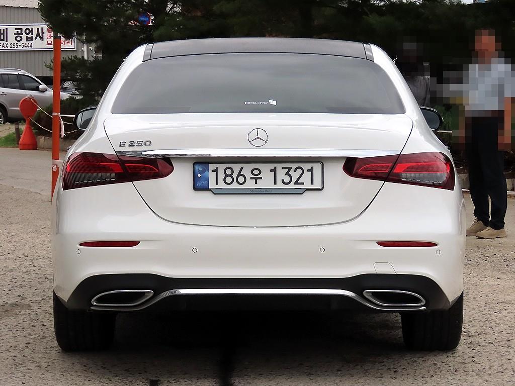 Mercedes Benz E class - Vista 4