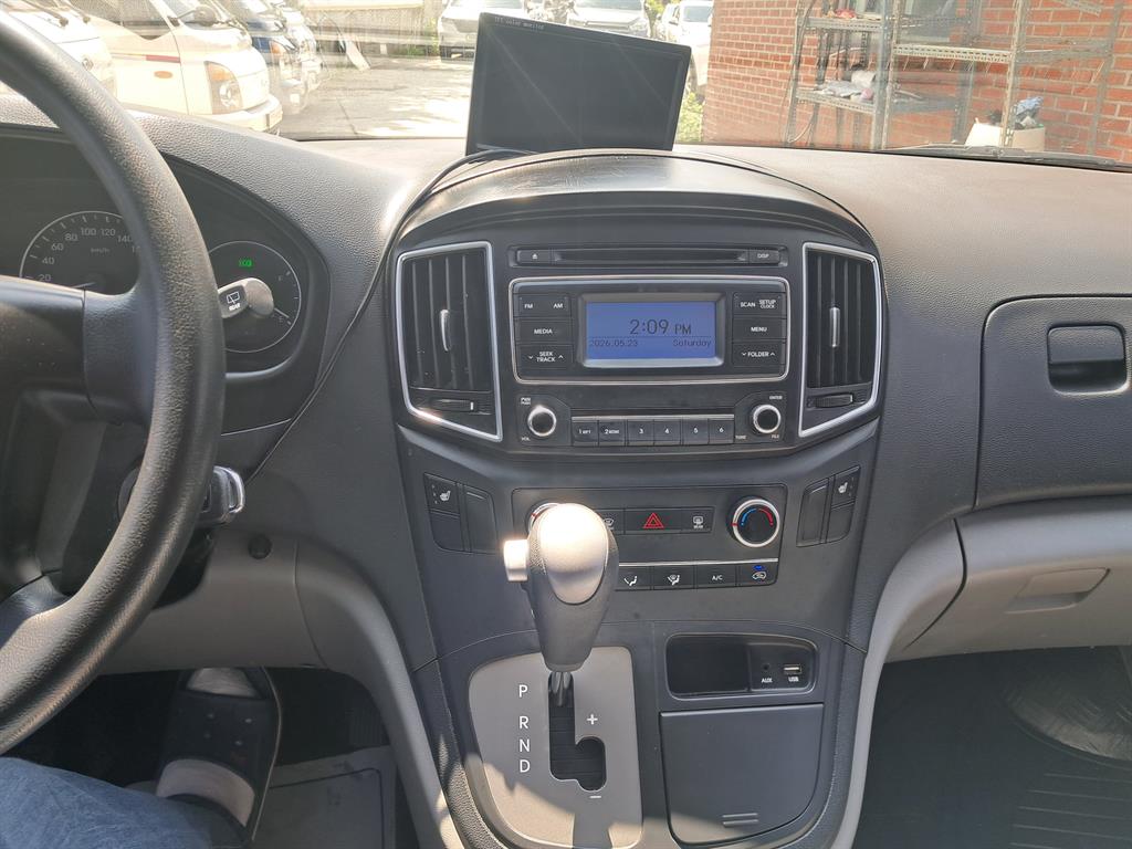 HYUNDAI Starex - Vista 6