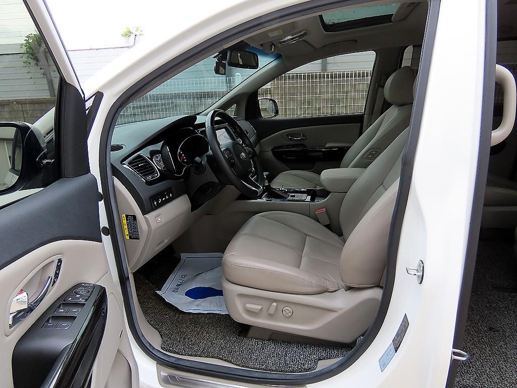 KIA Carnival - Vista 5