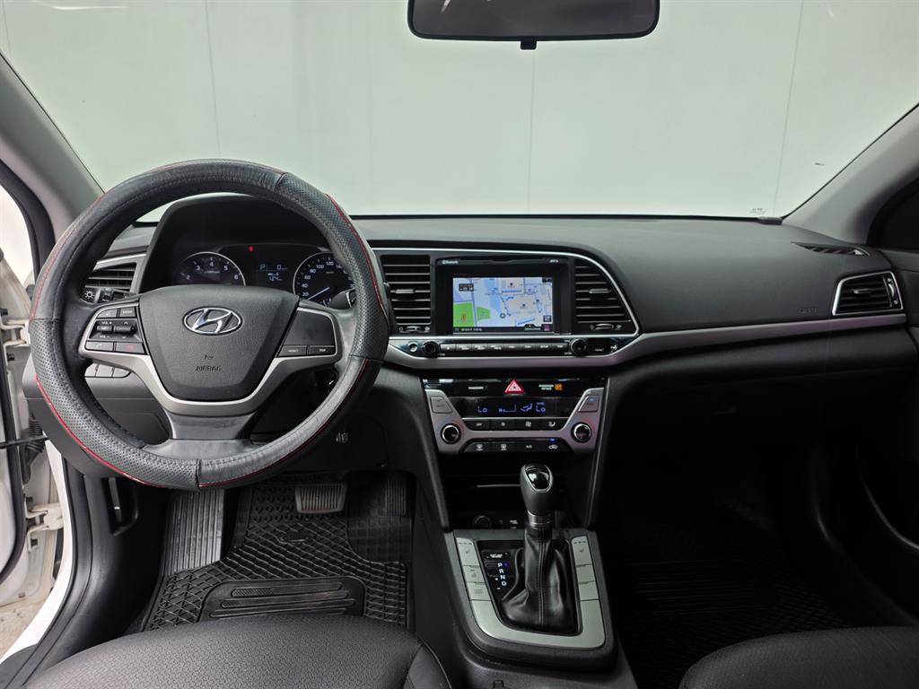 HYUNDAI Avante - Vista 7
