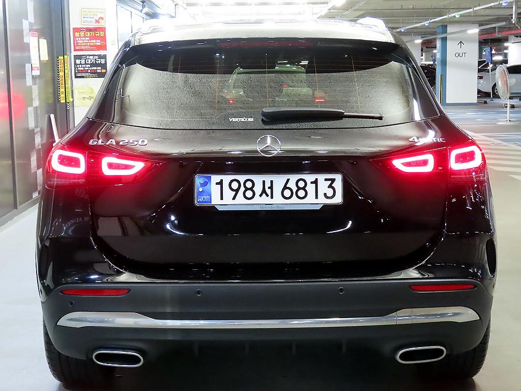 Mercedes Benz GLA Class - Vista 5