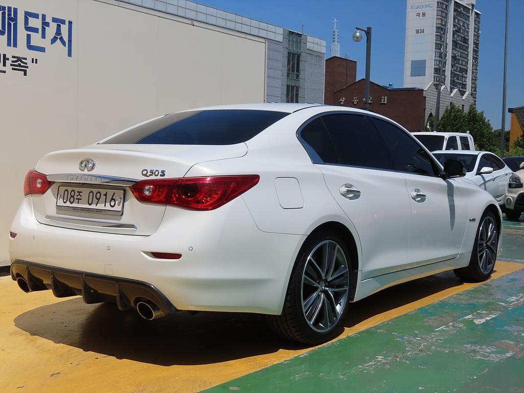 Infiniti Q - Vista 3