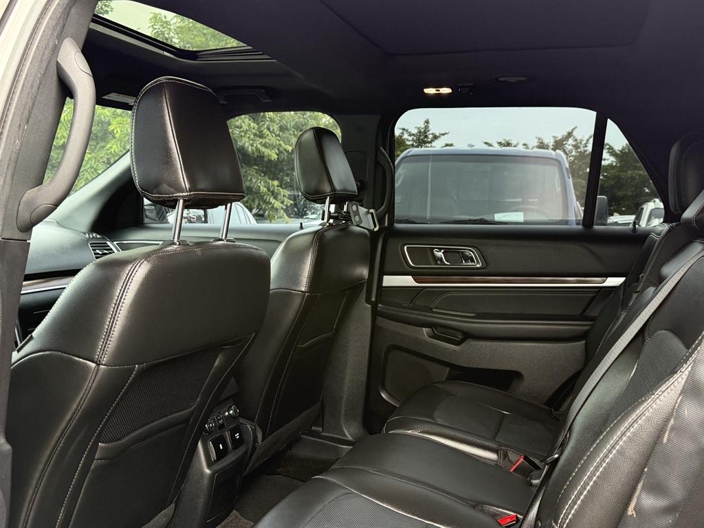 Ford Explorer - Vista 10