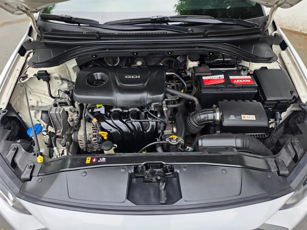 HYUNDAI Avante - Vista 6