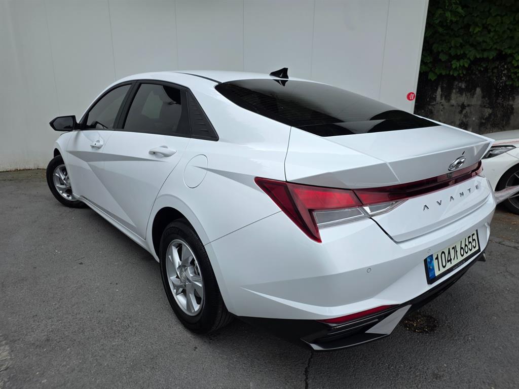 HYUNDAI Avante - Vista 4