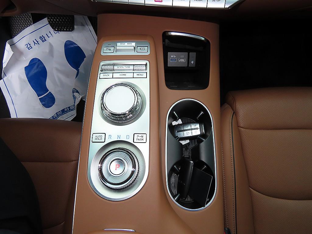 Genesis GV70 - Vista 10