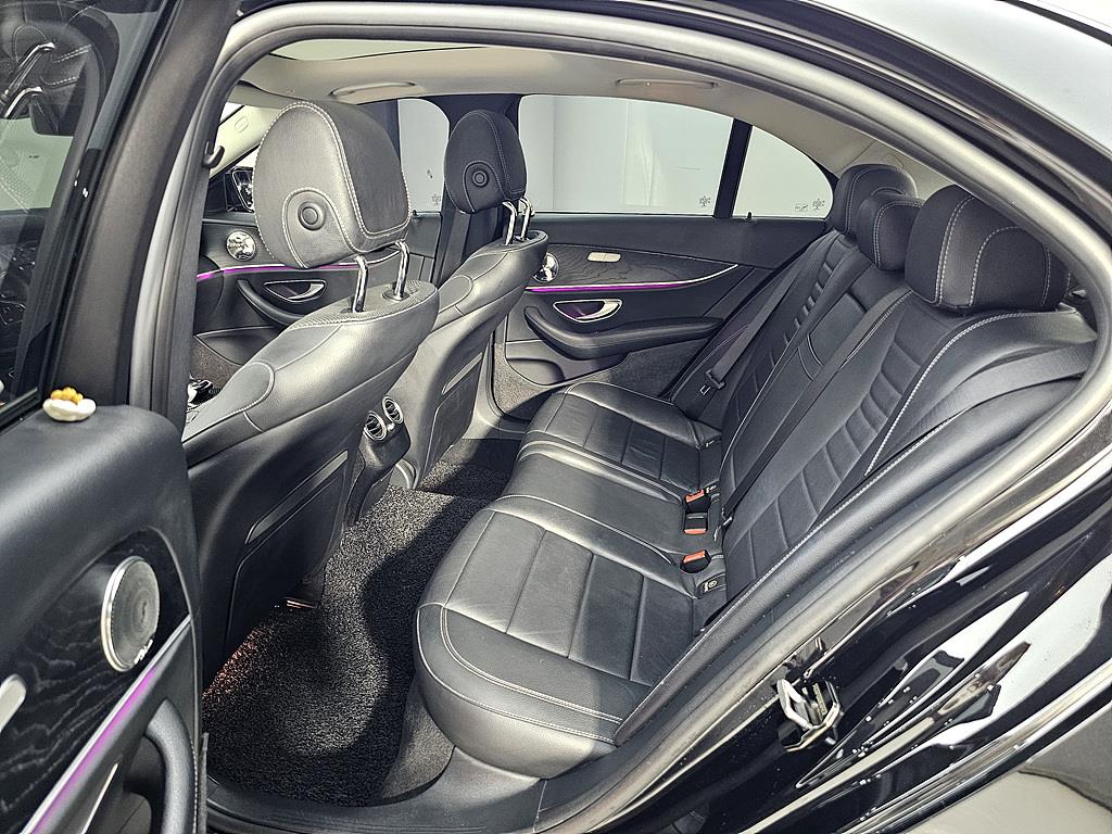 Mercedes Benz E class - Vista 9