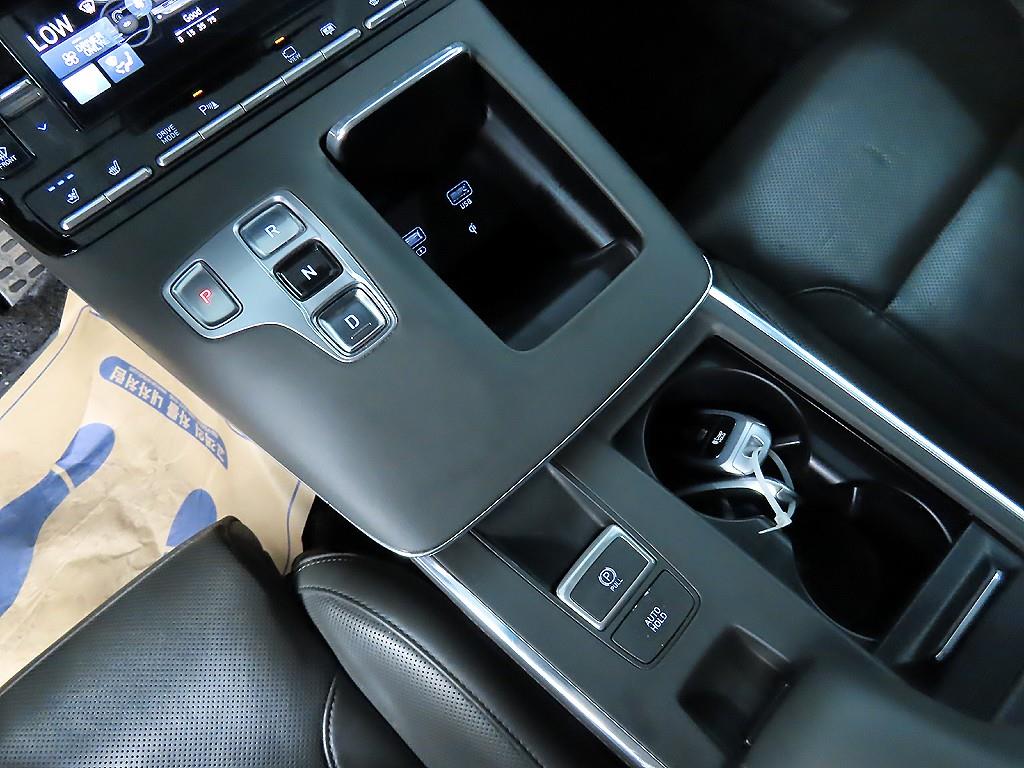 HYUNDAI Grandeur - Vista 10