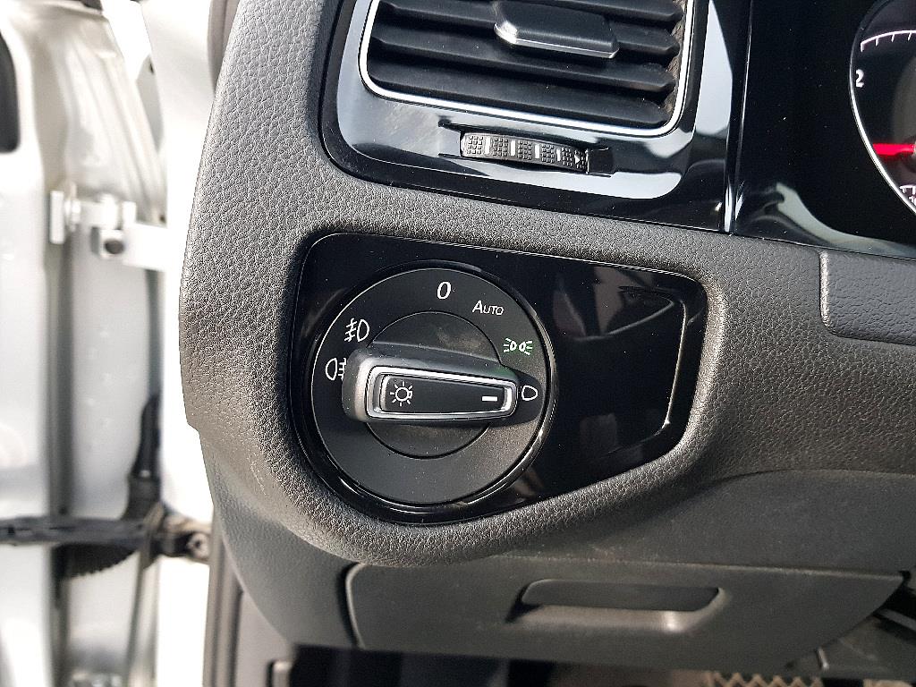 Volkswagen Golf - Vista 11