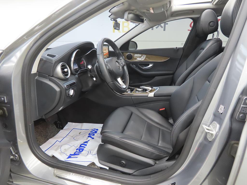 Mercedes Benz C Class - Vista 5