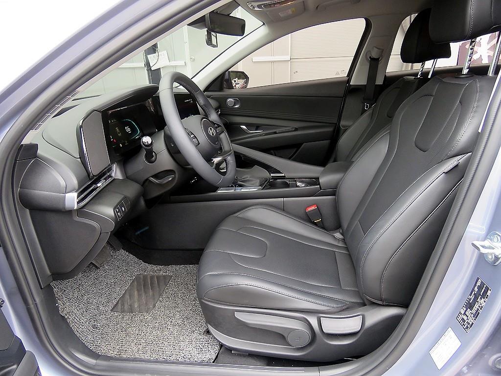 HYUNDAI Avante - Vista 11