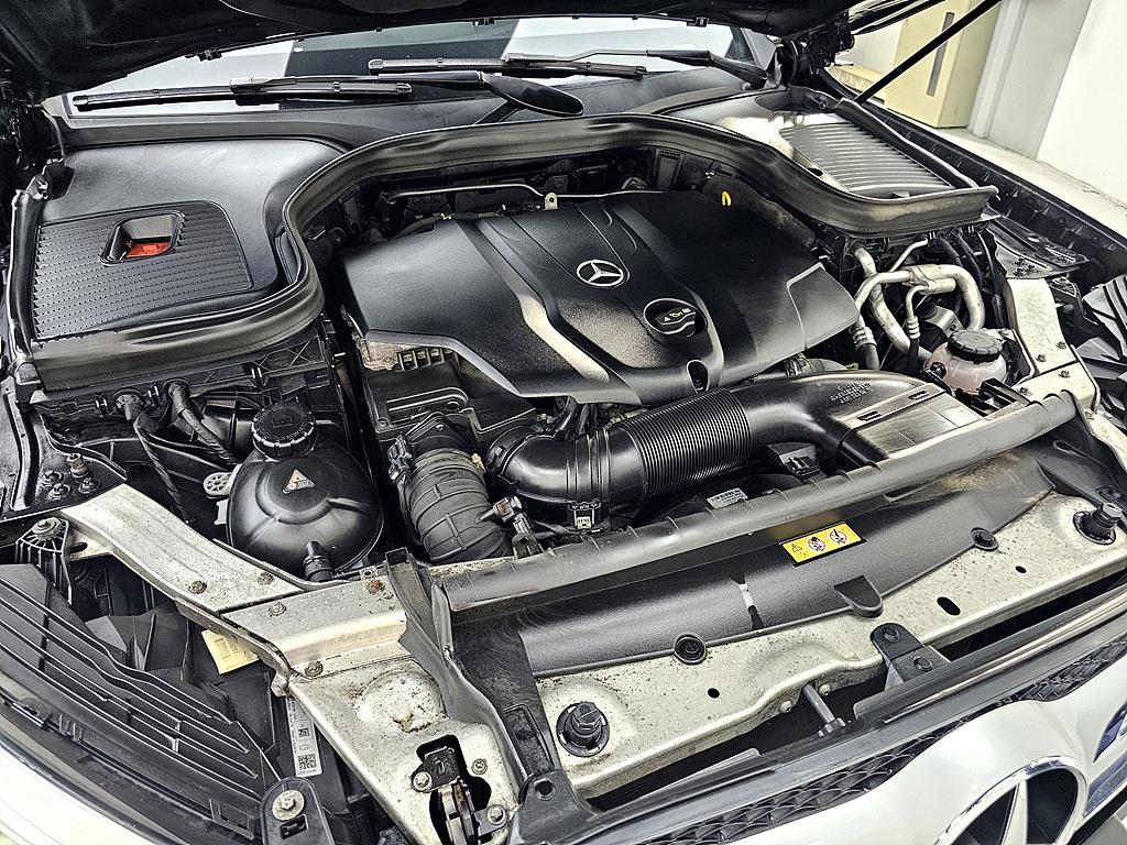 Mercedes Benz GLC Class - Vista 6